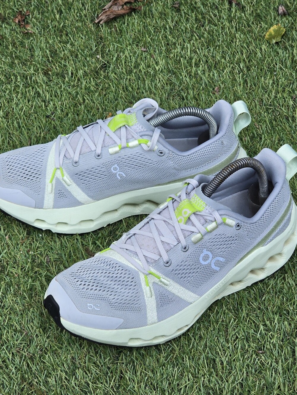 ON CLOUDSURFER  TRAIL  - Womens Sneakers  - SIZE 9
